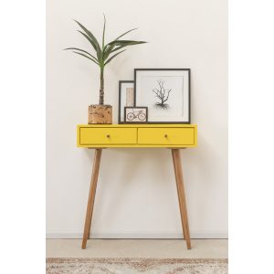 קונסולה צהובה ונועזת